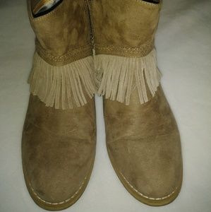 GBgirls- size 4 (girls) fringed booties